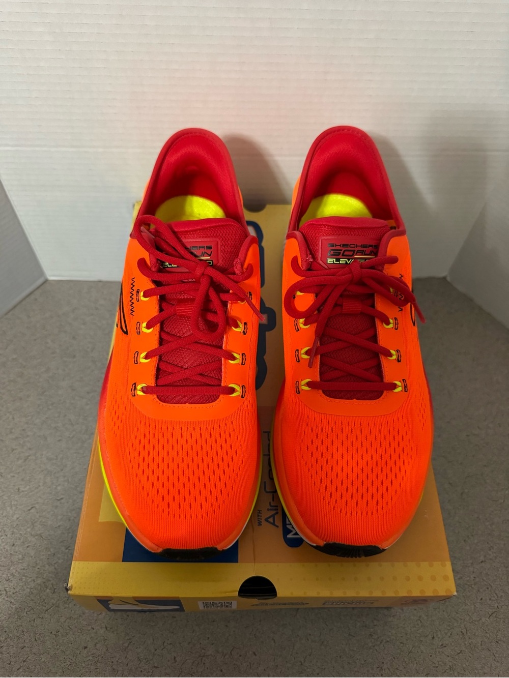 Skechers GOrun Elevate 2.0 Men’s Size 9.5 Neon Orange Running Shoes